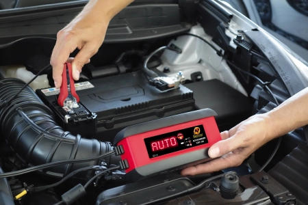 ⊳ HOW TO: Autobatterie laden - wir zeigen wie es richtig geht! ❘ Banner  Batteriewissen